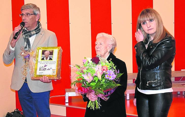 Los vecinos de Guardo homenajean a Elpidia González