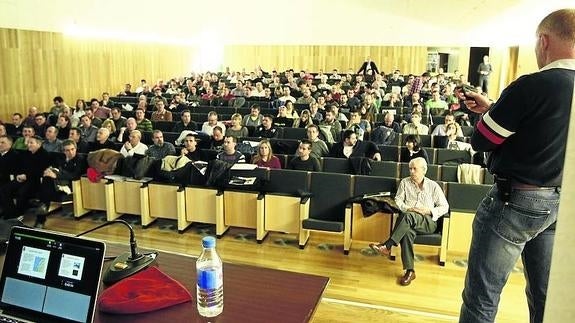 Los tentáculos yihadistas acaparan 20.000 cuentas en Facebook y 18.000 en Twitter