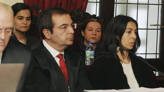 Montserrat, Triana y Raquel sabrán hoy la pena por el asesinato de Isabel Carrasco