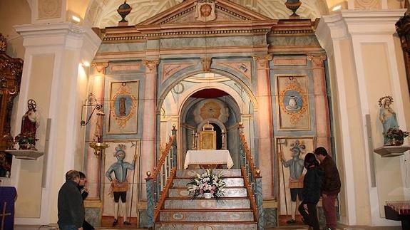 La iglesia parroquial de Chañe ya luce la sarga del Monumento de Semana Santa