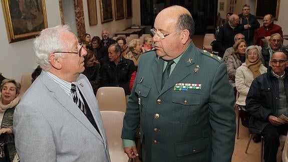 El teniente coronel Fernando Gil abre el ciclo del ciclo del Cristo de los Gascones