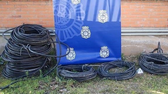 Detenidos 'in fraganti' cuando trataban de vender 375 kilos de cable que habían robado