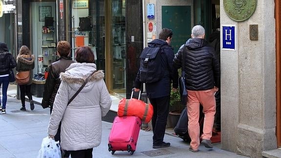 Segovia apunta al lleno en ocupación hotelera en los días centrales de Semana Santa