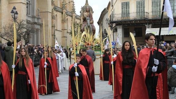 La Procesión de las Palmas y La Borriquilla motivan la primera asistencia multitudinaria