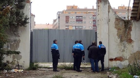 La Policía ordena el desalojo de los treinta okupas del antiguo cuartel de Artillería