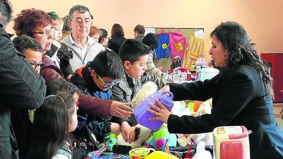 Las Villas abre su campaña anual solidaria con dos mercadillos