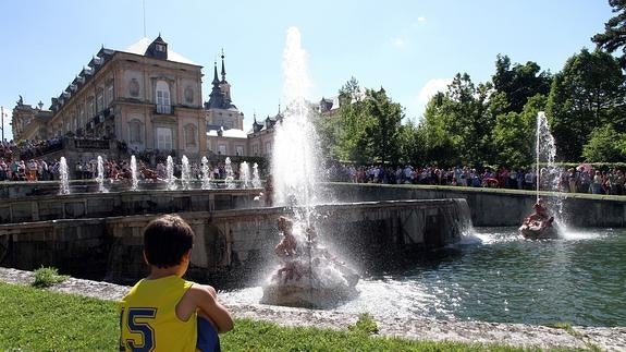 Las fuentes monumentales de los Jardines de La Granja vuelven a encenderse en Semana Santa