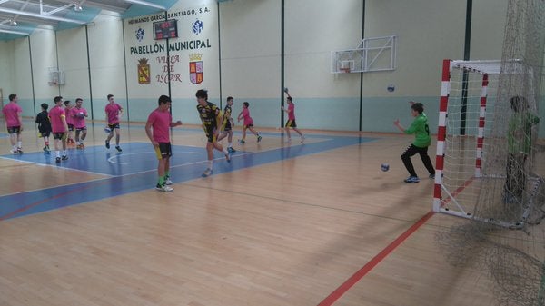 Íscar ya celebra su primer torneo de balonmano base