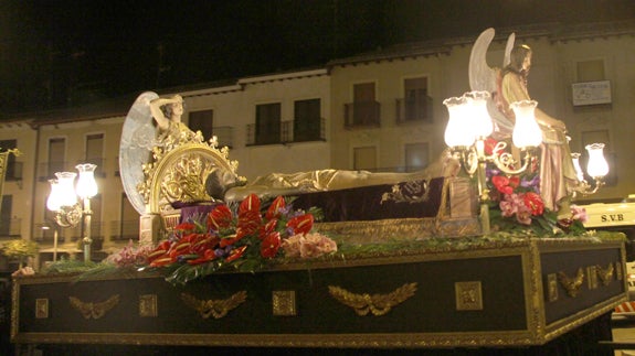 El silencio recorrió las calles del Arévalo Histórico con las escenas de la muerte de en el Santo Entierro