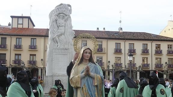 La Semana Santa de Palencia concluye con el encuentro de la Virgen María con su hijo