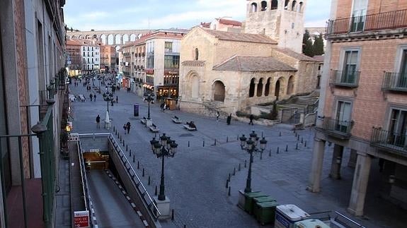 Las placas de la avenida del Acueducto sustituirán a las de Fernández Ladreda en 15 días