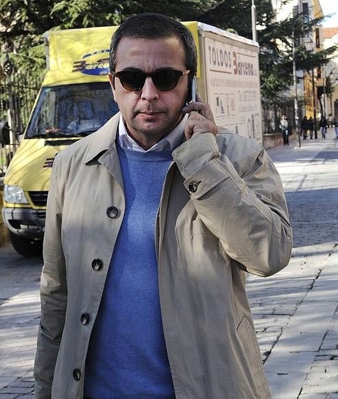 El fiscal del crimen de Isabel Carrasco se querella contra el abogado de la policía local