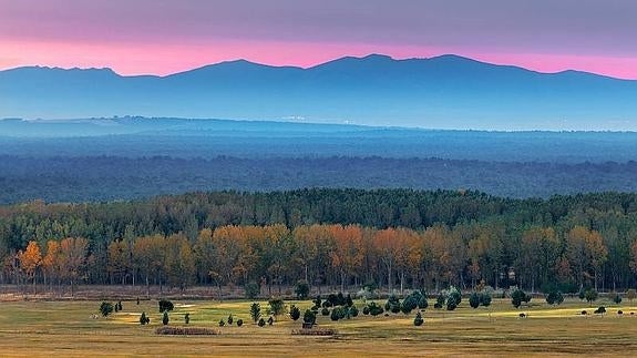 El fotógrafo Eduardo Marcos muestra sus «paisajes con sentimiento» en su villa natal