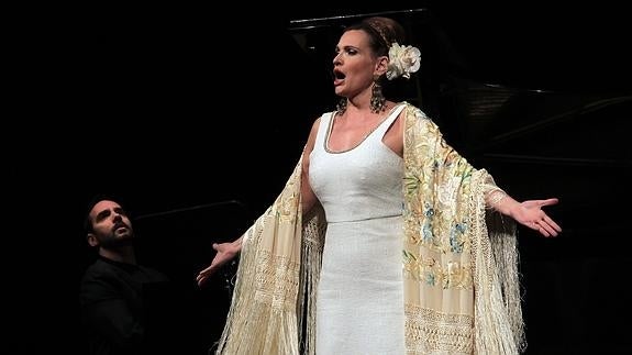 Colas en Segovia para escuchar la voz de Ainhoa Arteta