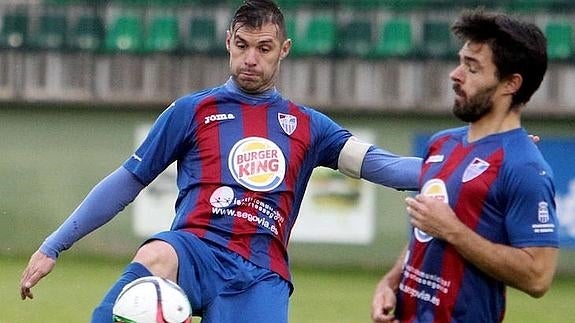 Un poco más lejos del líder, algo más cerca del 'play off'