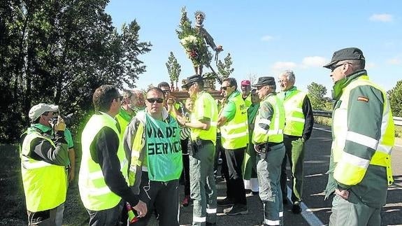 Tráfico vuelve a prohibir la romería de San Isidro de Dueñas por la autovía