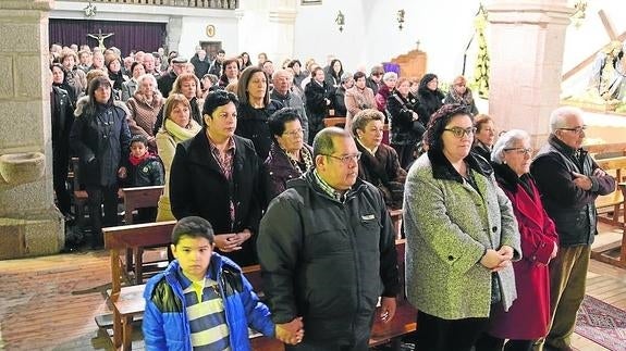 La lluvia impide salir, por primera vez, a la Virgen en Linares y Endrinal