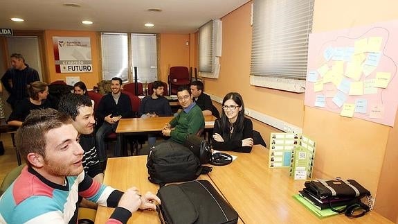 Veinte jóvenes preparan su salida al mercado laboral en la lanzadera de empleo de Palencia
