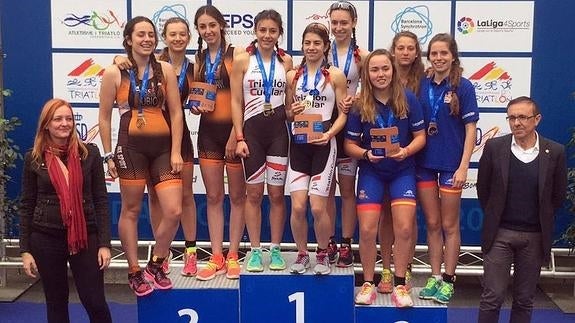 El Triatlón Cuéllar, campeón de España en cadete femenino