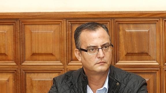 El Concejal de Servicios Sociales considera oportuno conocer los datos de los usuarios del comedor social