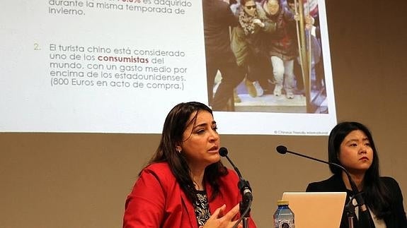 Turismo chino en Segovia, mejor atenderle de rojo y dorado