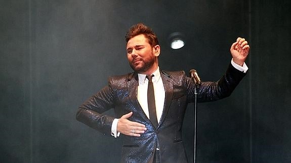 Miguel Poveda y ‘Si la cosa funciona’, de Woody Allen, dan lustre a la oferta del teatro de El Espinar