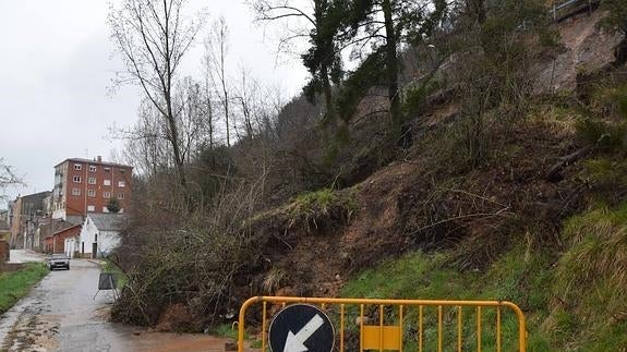 Las lluvias causan inundaciones y corrimiento de tierras en Guardo