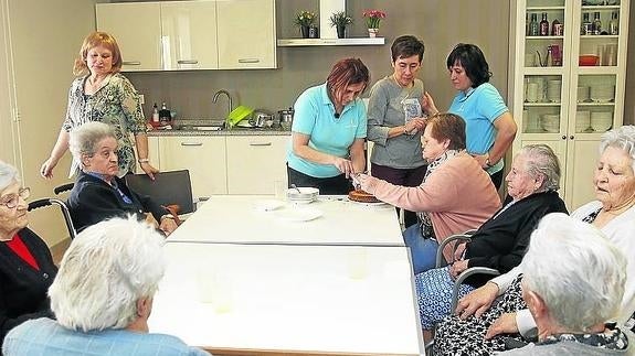 El porcentaje de plazas residenciales privadas duplica el de las públicas en la región