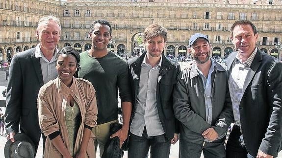 '¡Americanos!, os recibimos con alegría...'