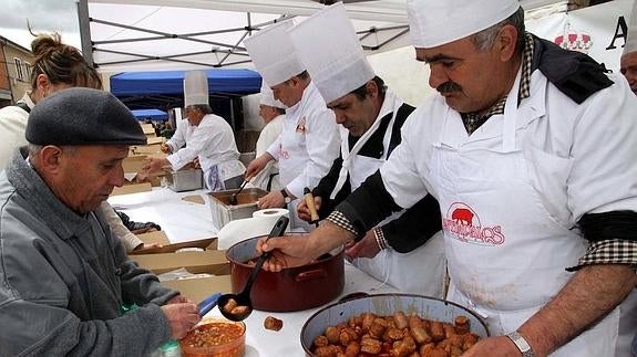 Cantimpalos ya paladea la Feria de Chorizo