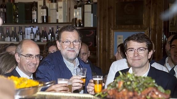 Militantes del PP demandan a Fernández Mañueco por no defender sus derechos