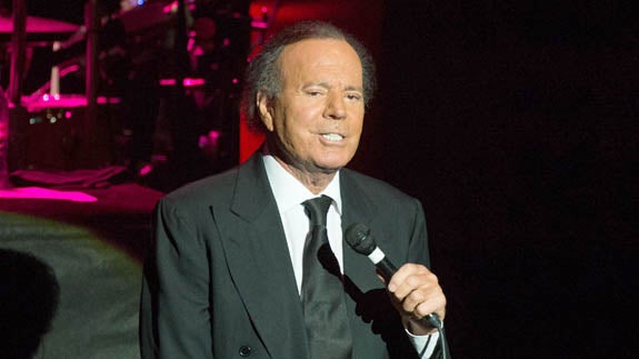 Julio Iglesias recibe el alta