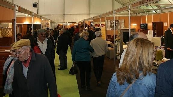 El buen tiempo favorece la visita de miles de personas a la Feria de Cuéllar