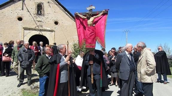 Los vecinos recuperan la fiesta de la Cruz de Mayo