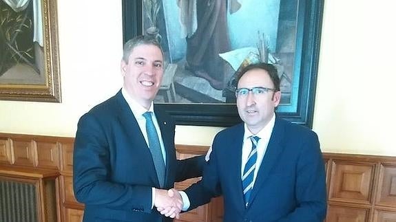 El presidente de Renault presenta al alcalde de Palencia el plan industrial