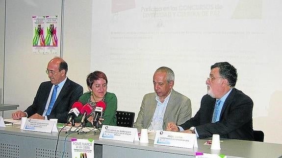 La Usal inculca el ideal de la paz en los estudiantes con talleres y concursos