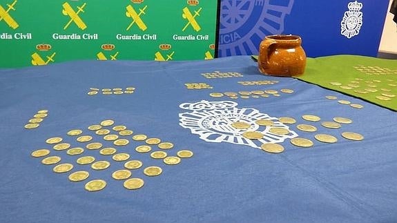 Los obreros que descubrieron 237 monedas de oro antiguas en Valoria se repartieron el botín