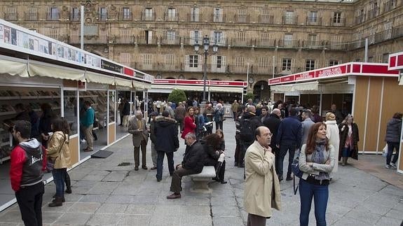 Colinas, Javier Reverte, Manuel Rivas y Julio Llamazares desfilarán por la Feria del Libro