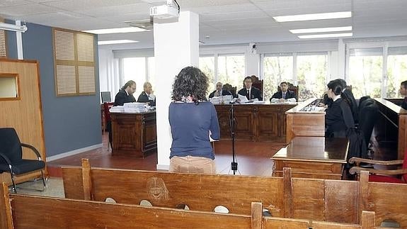 Suspendido hasta el 6 de junio el juicio contra la acusada de estafa y falsedad documental