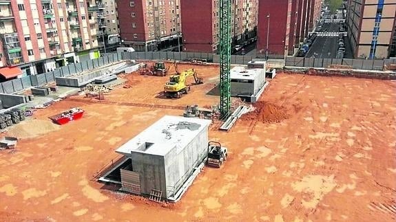 Los vecinos sospechan de nuevos retrasos en la obra del parque de Garrido