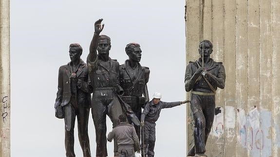 El nieto de Onésimo Redondo piensa en reclamar la estatua de su abuelo