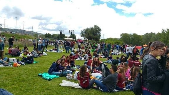 La lluvia da una tregua y permite a miles de jóvenes disfrutar de la fiesta de la ITA en Palencia