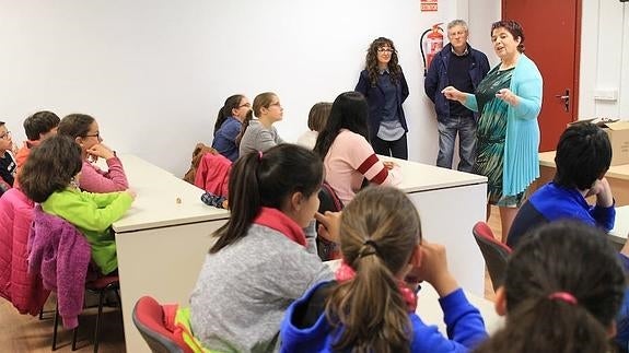 Los alumnos del Fray Juan de la Cruz aprenden para enseñar a convivir