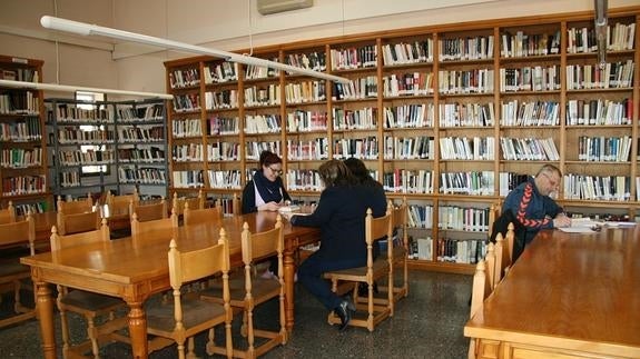 Cuentacuentos para bebés y adultos, retazos de Cervantes y trueque en la biblioteca