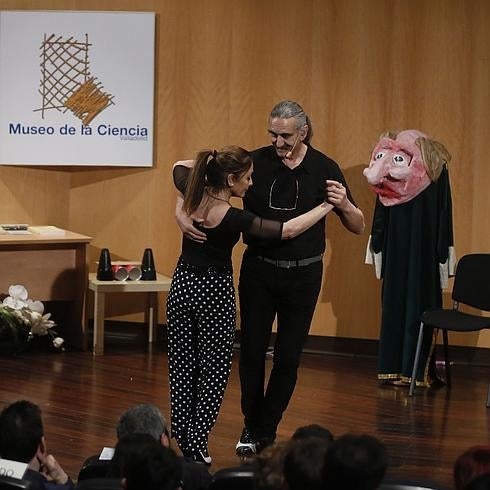 Newton marca el ritmo de tangos y pasodobles