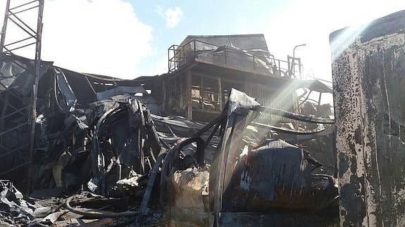 El incendio se originó en la zona de despiece aunque se desconocen las causas