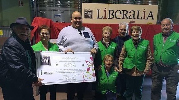 La Asociación Contra el Cáncer de Toro recibe la recaudación de la bodega Liberalia