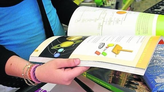La falta de libros para el curso que viene inquieta al profesorado