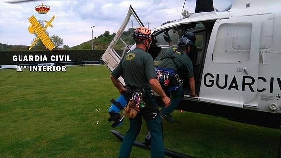 Rescatada una montañera herida en el Alto de la Varga de Peñarredonda