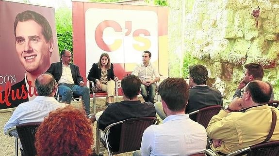 «La gente es demasiado inteligente para caer en la pinza Podemos-PP»